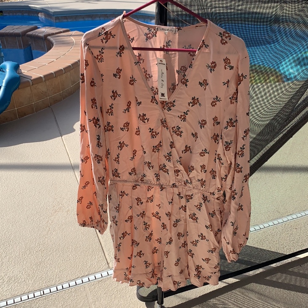 A beautiful romper - Picture 2 of 10